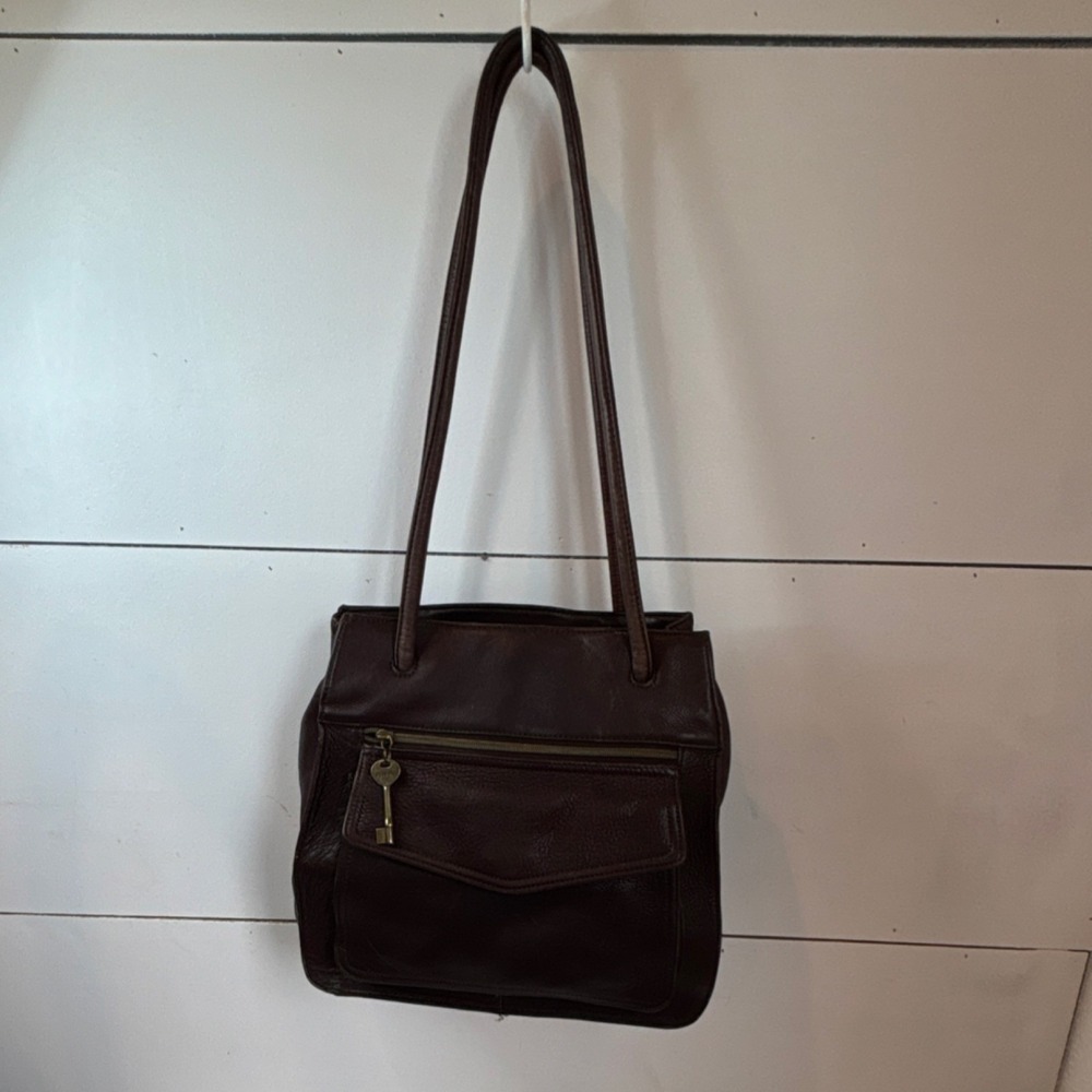Fossil Vintage Brown Shoulder Bag‎ with Key Accent  snap closure.